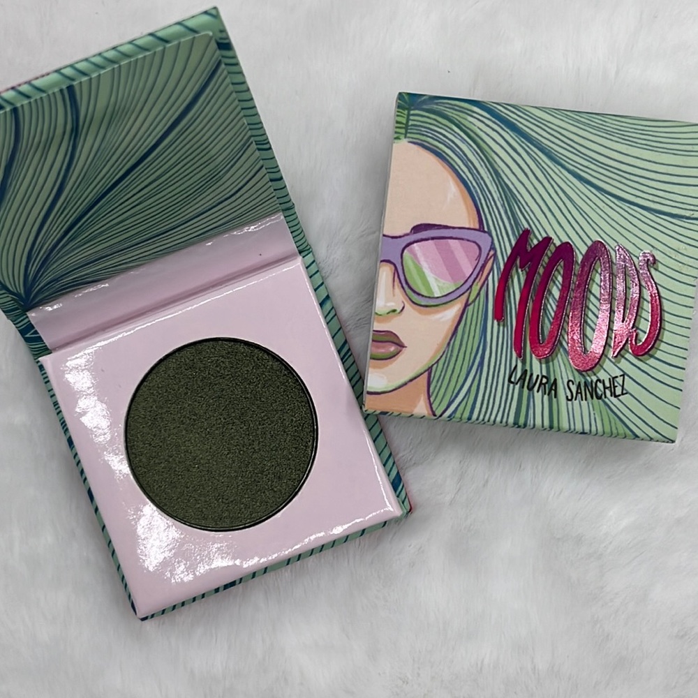 2/$5 OR 5/$8 Laura Sanchez Moods Single Eyeshadow in Martini Olive Green
